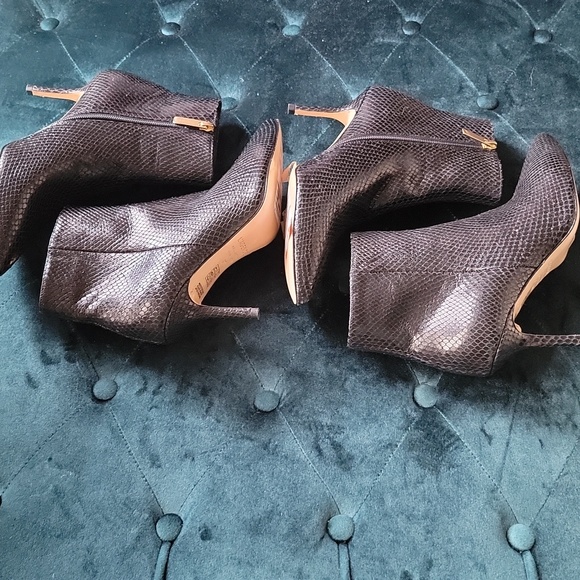 L'agence Snakeskin Black Heeled Ankle Boots size 37.5 NWT - Picture 12 of 13